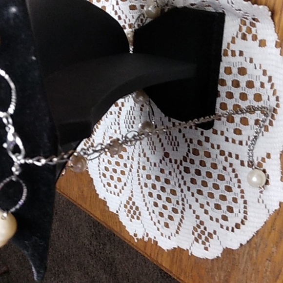 Fashion silver-tone & faux pearl necklace - Picture 5 of 7